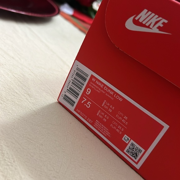 Nike Dunk Low - Picture 6 of 6